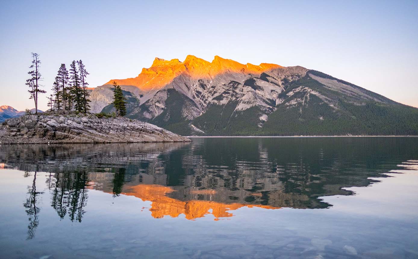 Calgary’s Nearby Lake Retreats: My October Escapes into Alberta’s Waterside Beauty